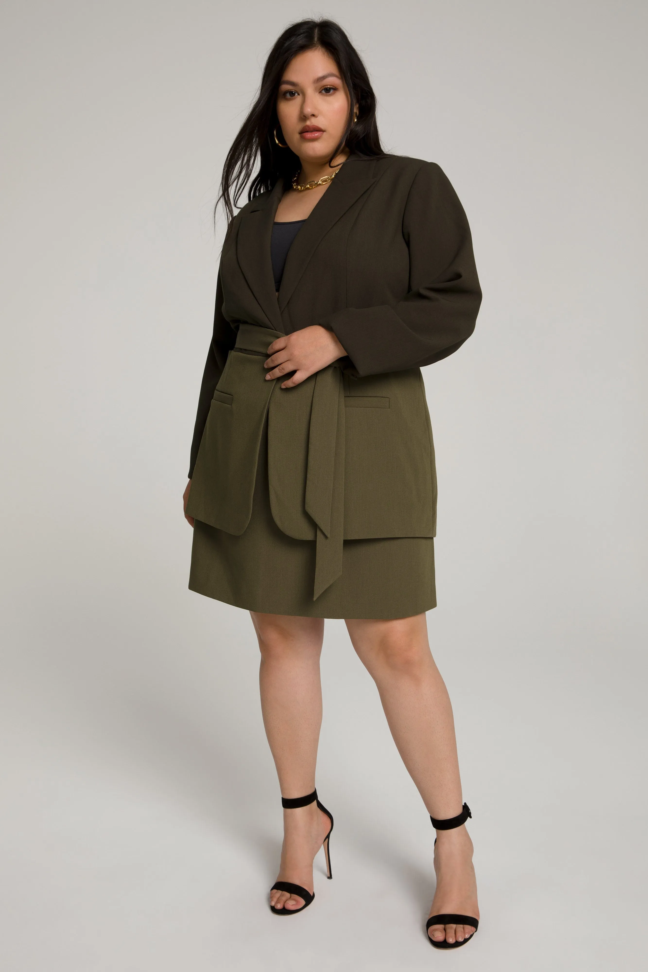 FIT & FLATTER BLAZER | SAGE001