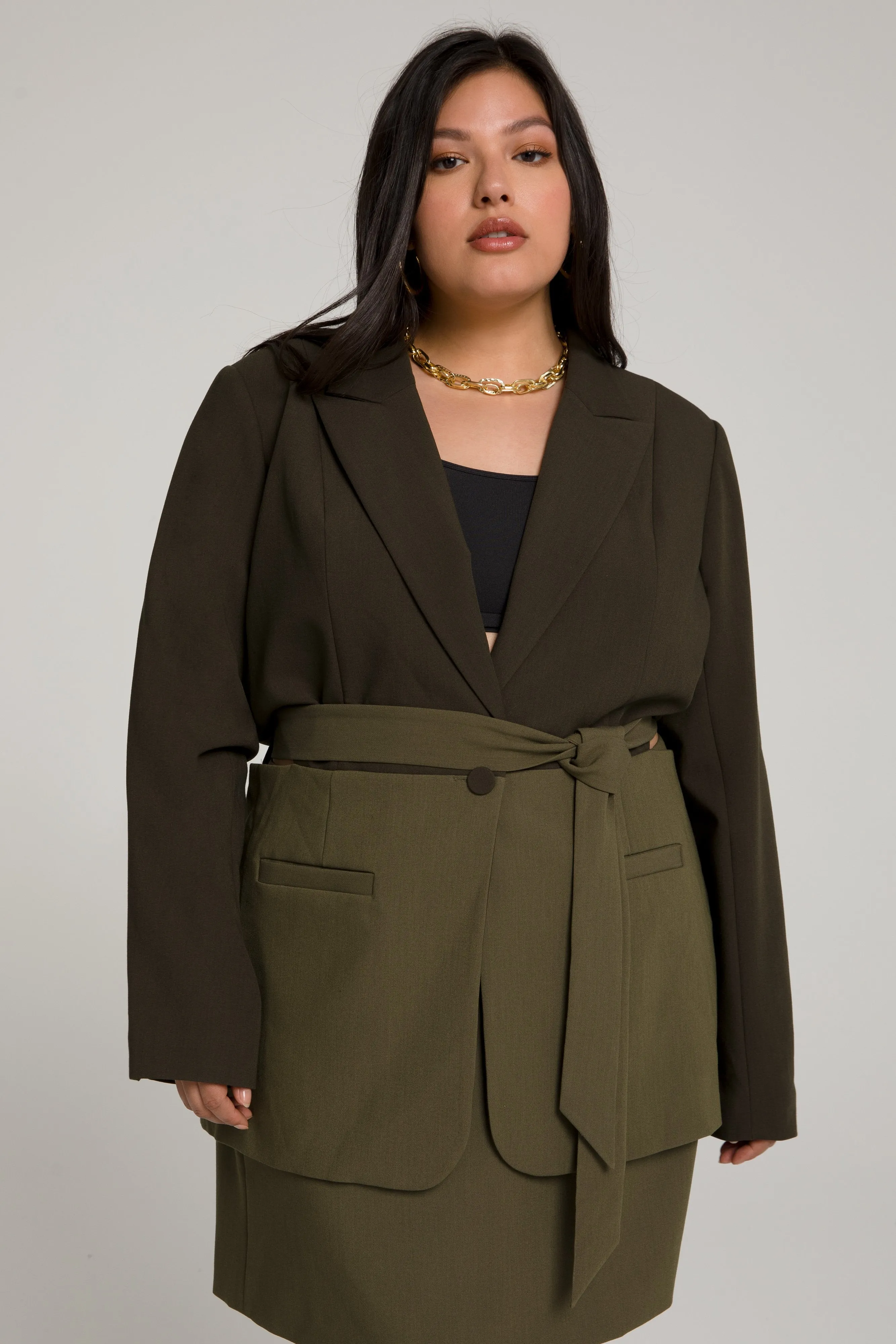 FIT & FLATTER BLAZER | SAGE001
