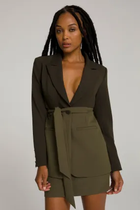 FIT & FLATTER BLAZER | SAGE001