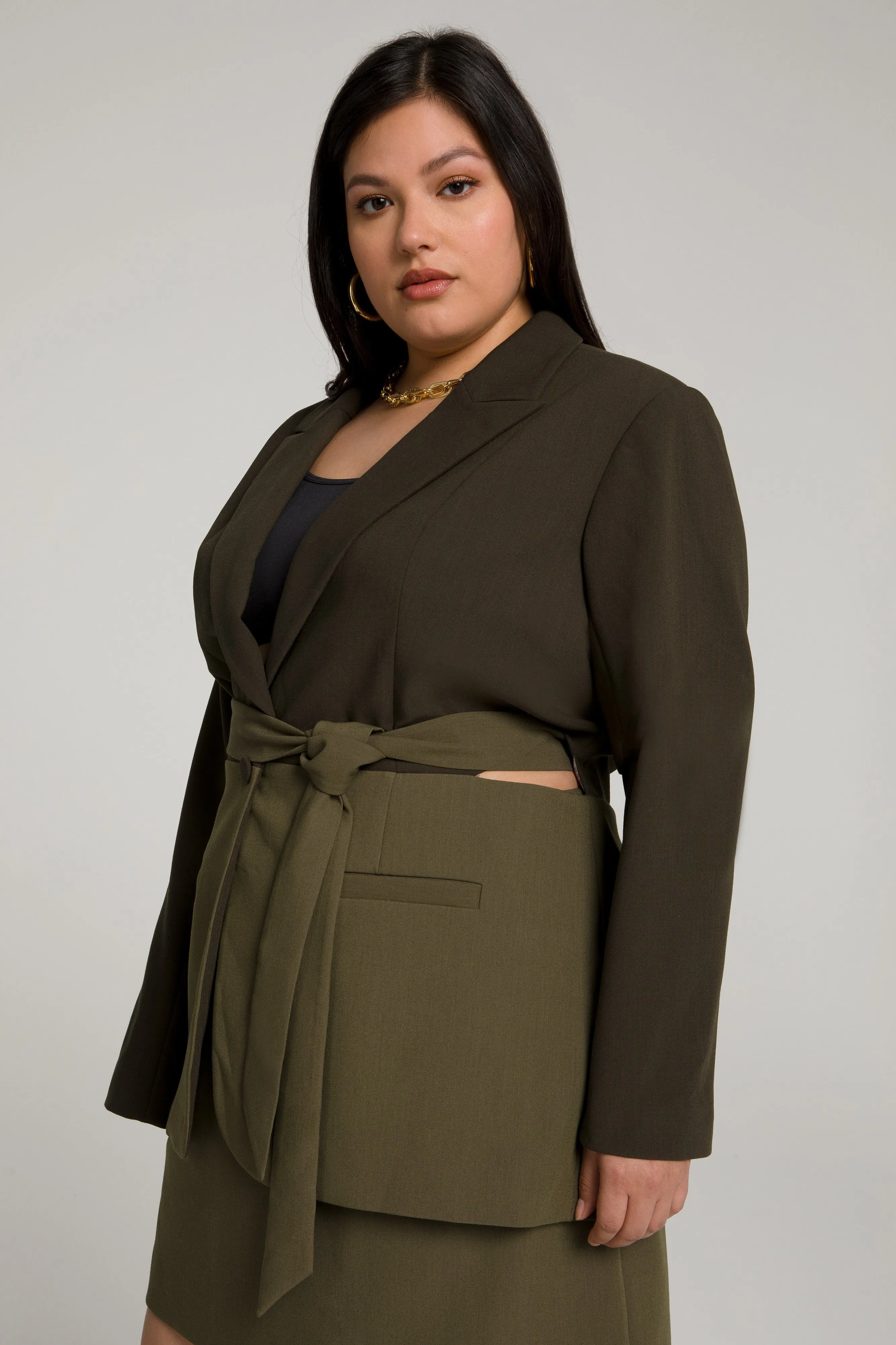 FIT & FLATTER BLAZER | SAGE001