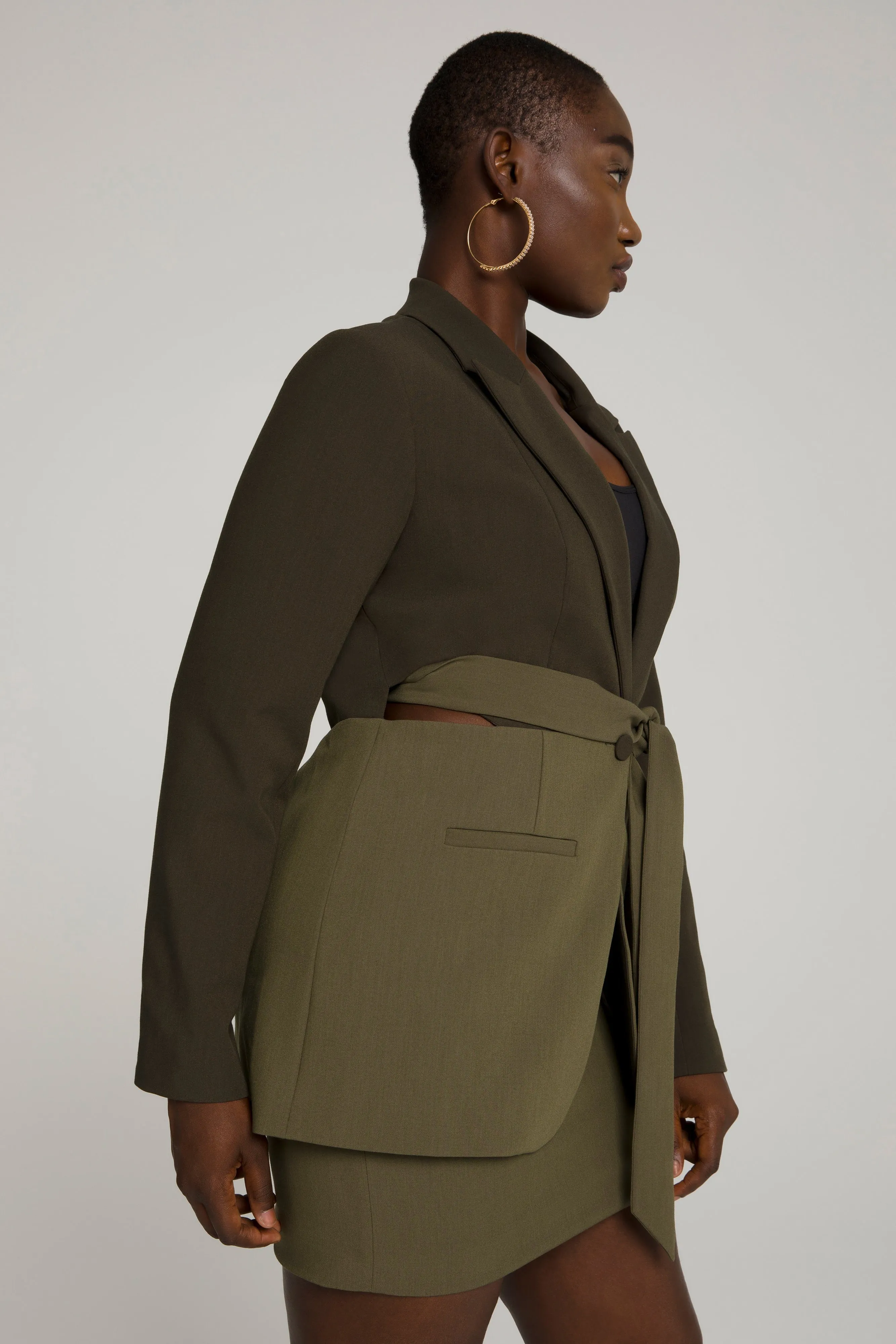 FIT & FLATTER BLAZER | SAGE001