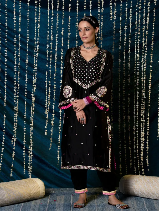 Hunar - Black Embroidered  Chanderi Silk Kurta Set (Set of 3)
