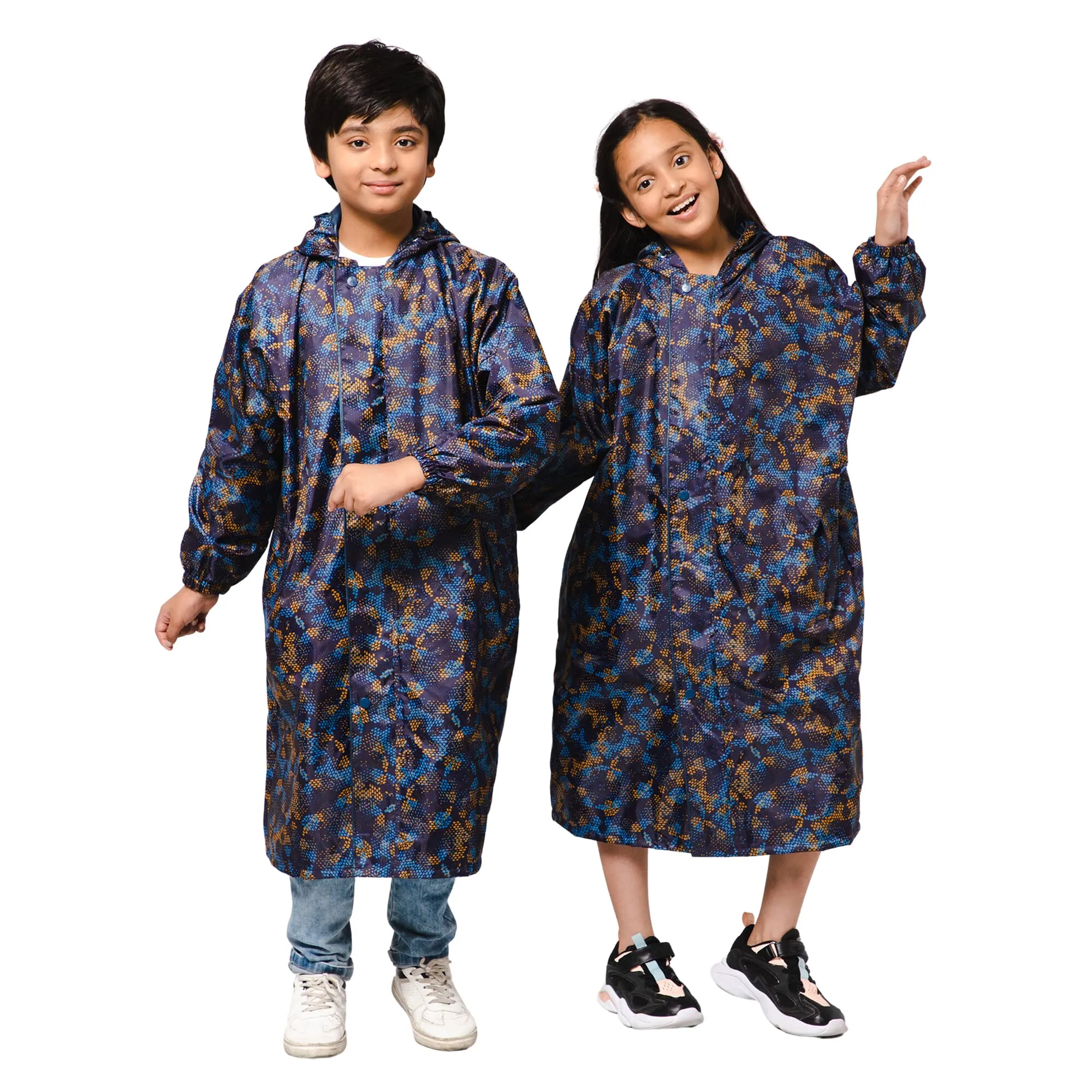 THE CLOWNFISH Splash Squad Series Kids Raincoat Waterproof Polyester Double Coating Reversible Longcoat with Hood and Reflector Logo at Back. Printed Plastic Pouch. Kid Age-7-8 years (Midnight Blue)